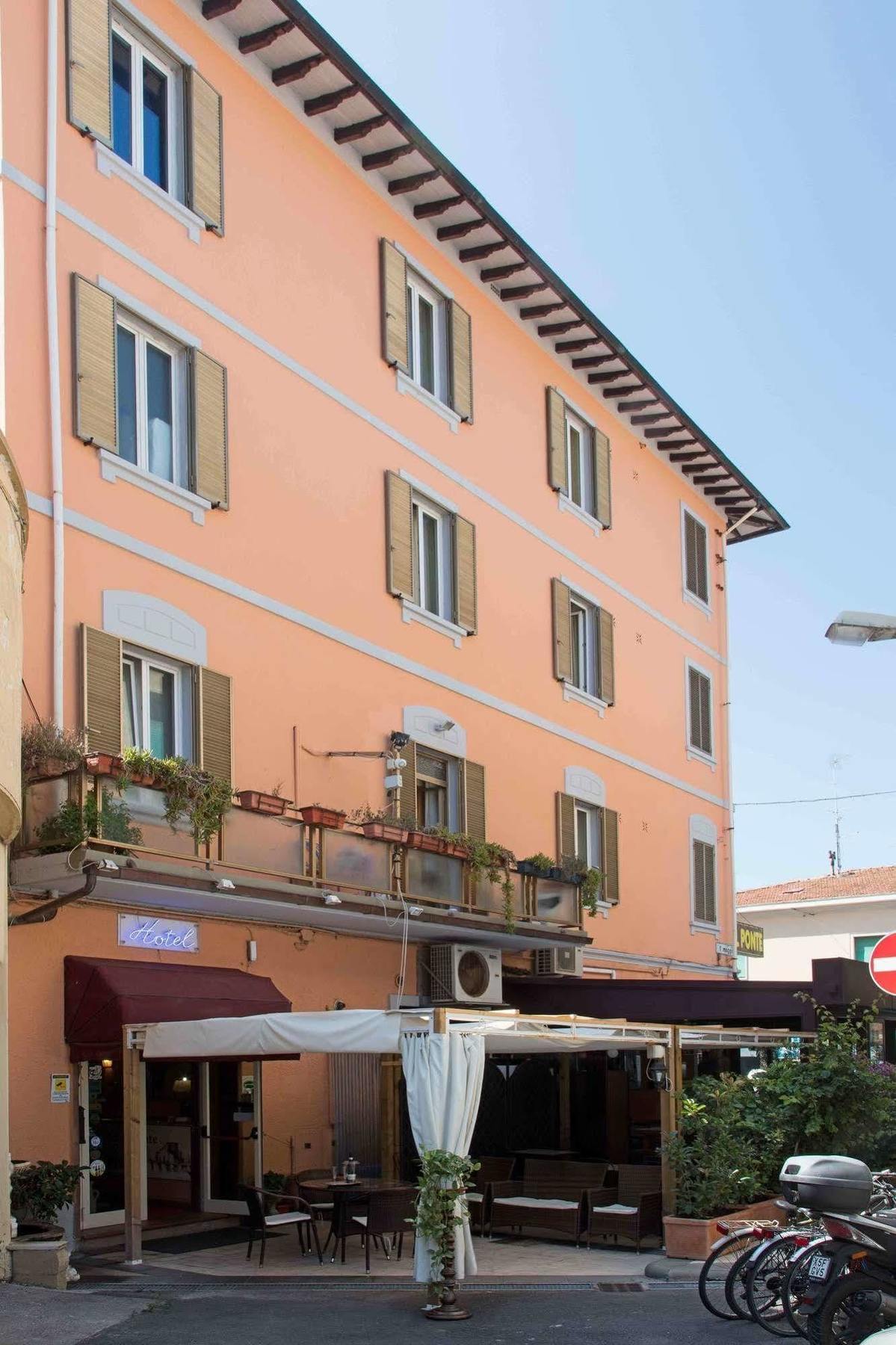 Hotel Il Ponte Cecina  Kültér fotó